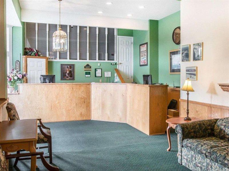Quality Inn & Suites Mackinaw City Beachfront מראה חיצוני תמונה