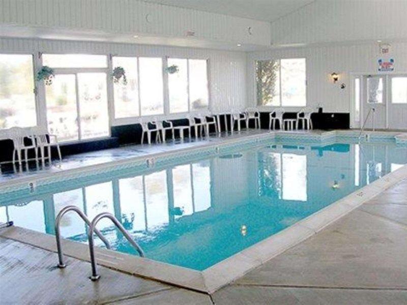 Quality Inn & Suites Mackinaw City Beachfront מראה חיצוני תמונה