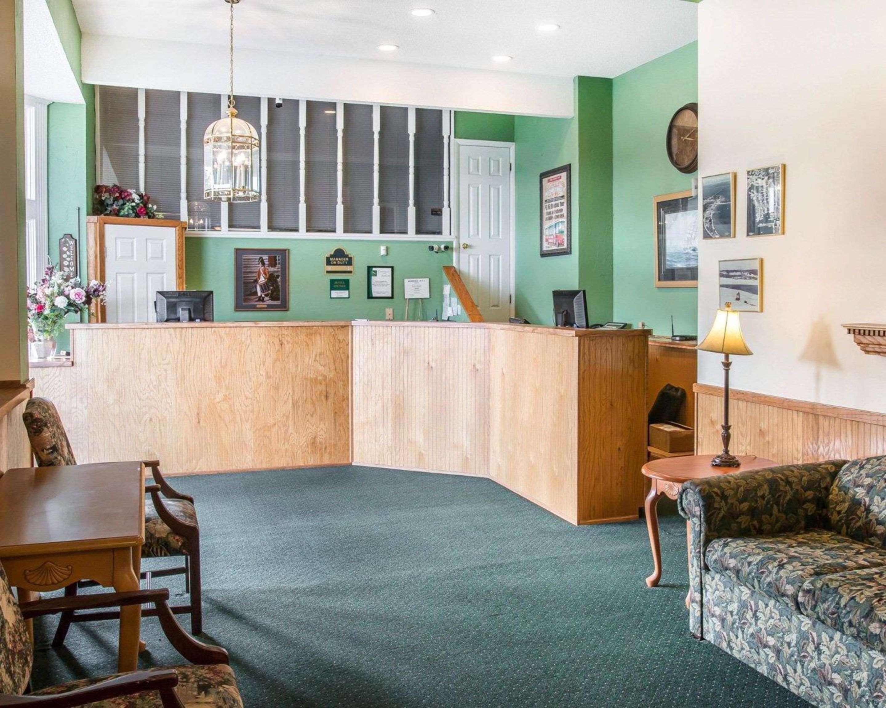 Quality Inn & Suites Mackinaw City Beachfront מראה חיצוני תמונה