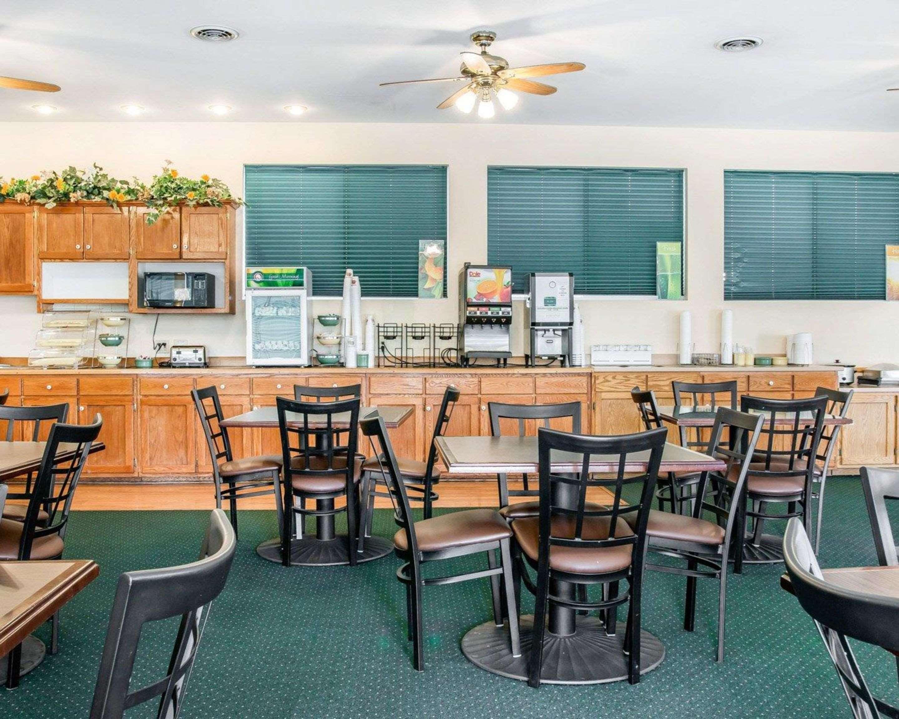 Quality Inn & Suites Mackinaw City Beachfront מראה חיצוני תמונה