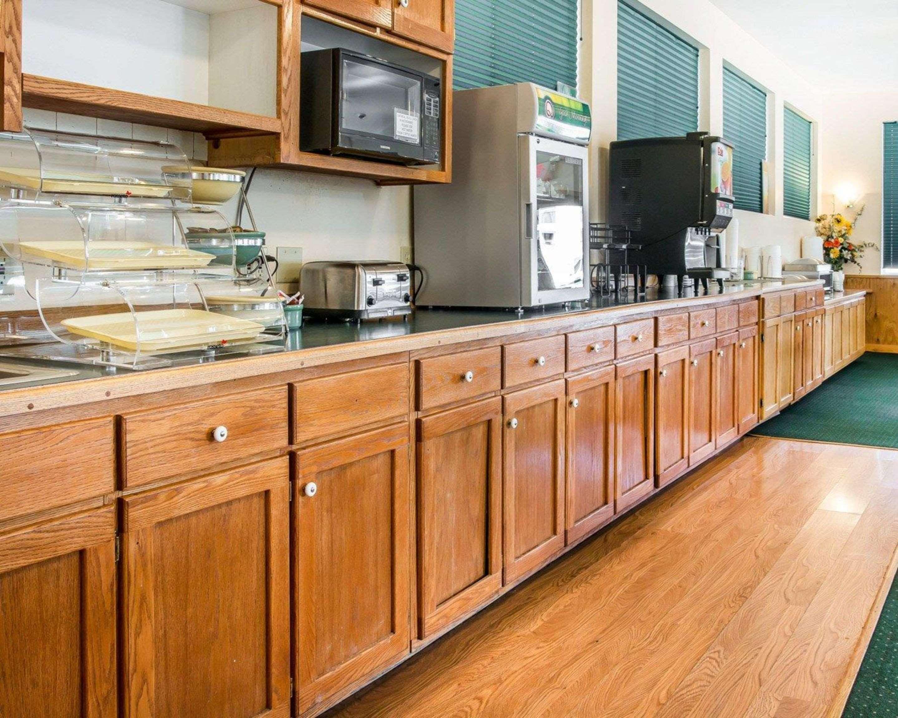 Quality Inn & Suites Mackinaw City Beachfront מראה חיצוני תמונה