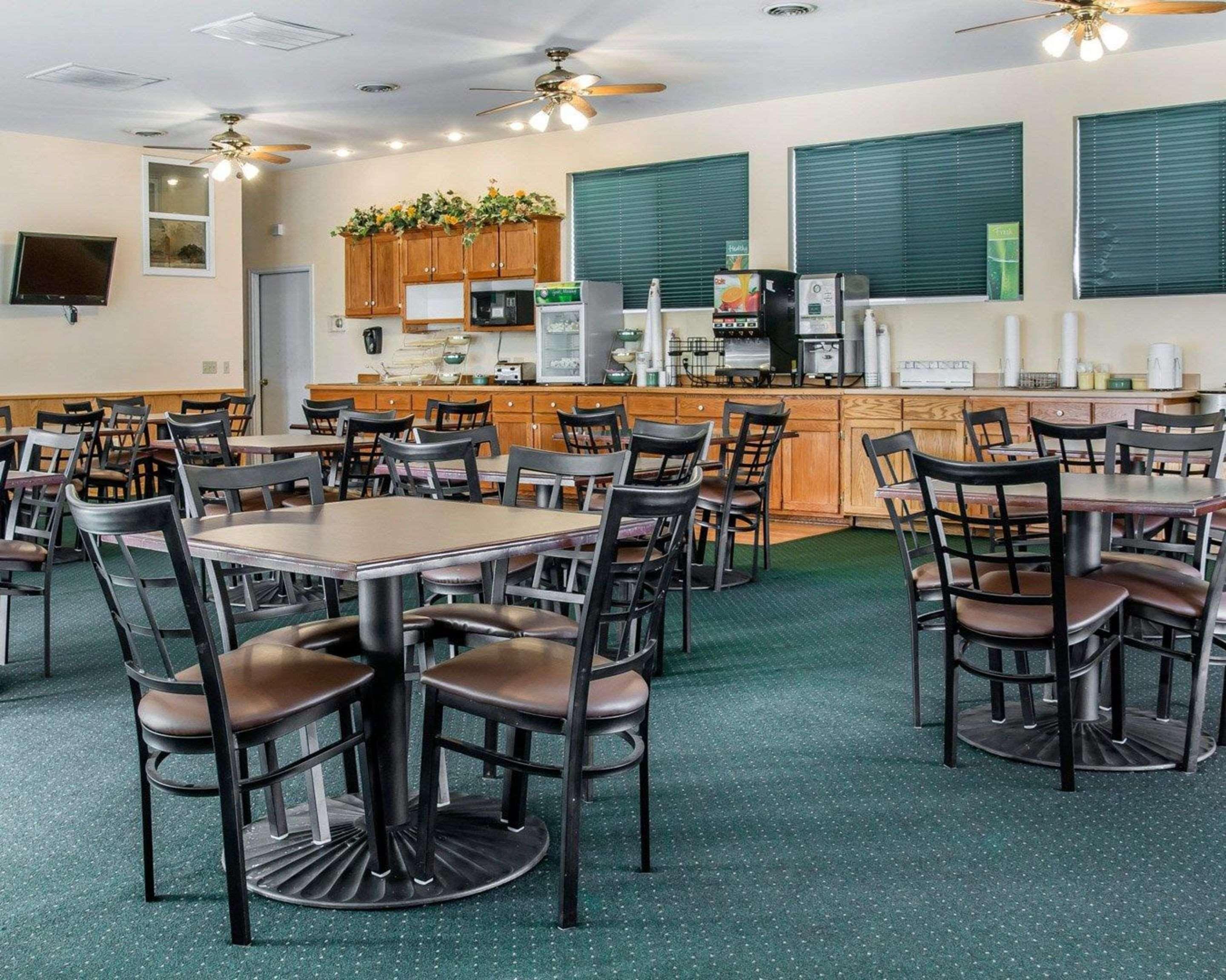 Quality Inn & Suites Mackinaw City Beachfront מראה חיצוני תמונה
