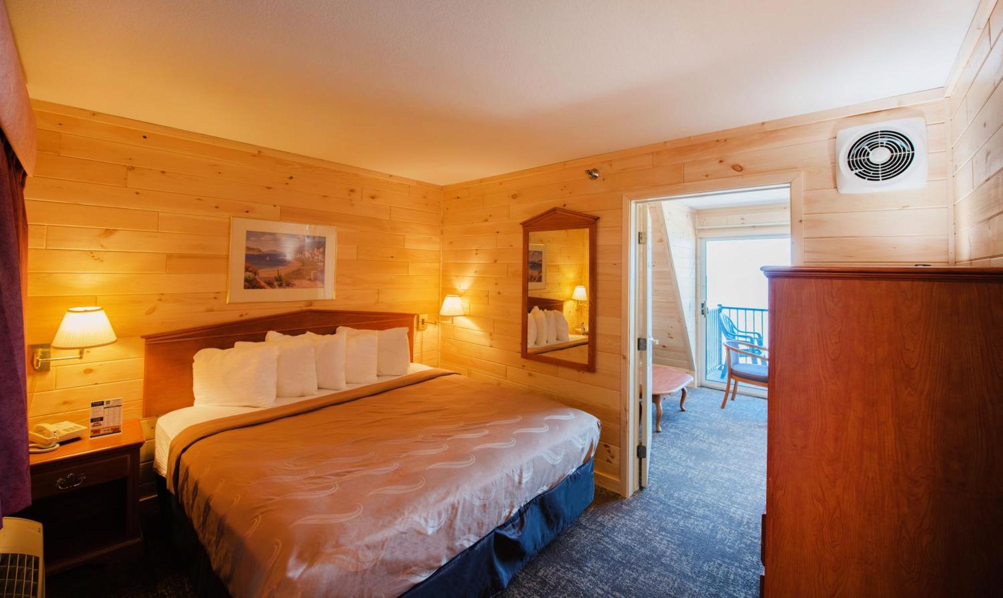 Quality Inn & Suites Mackinaw City Beachfront מראה חיצוני תמונה