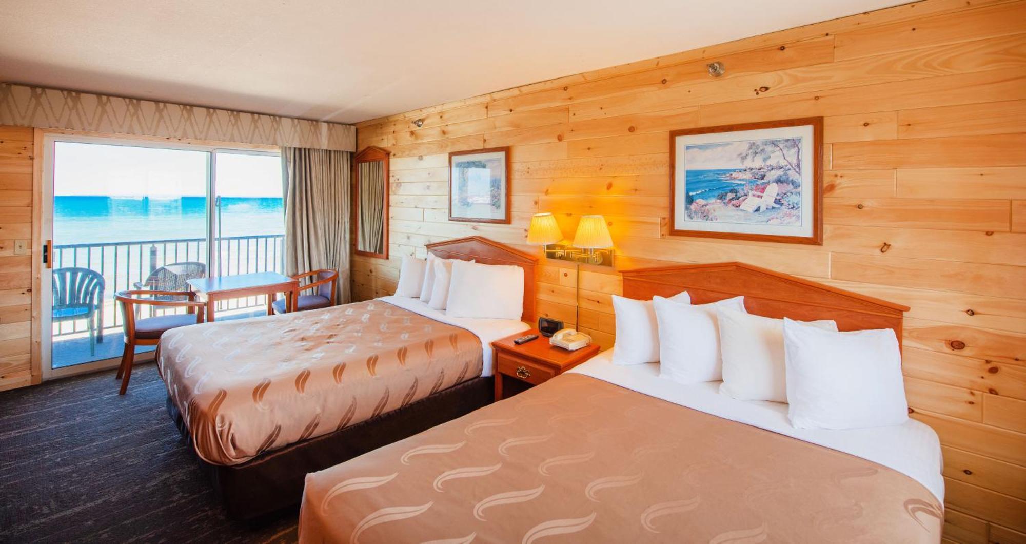 Quality Inn & Suites Mackinaw City Beachfront מראה חיצוני תמונה