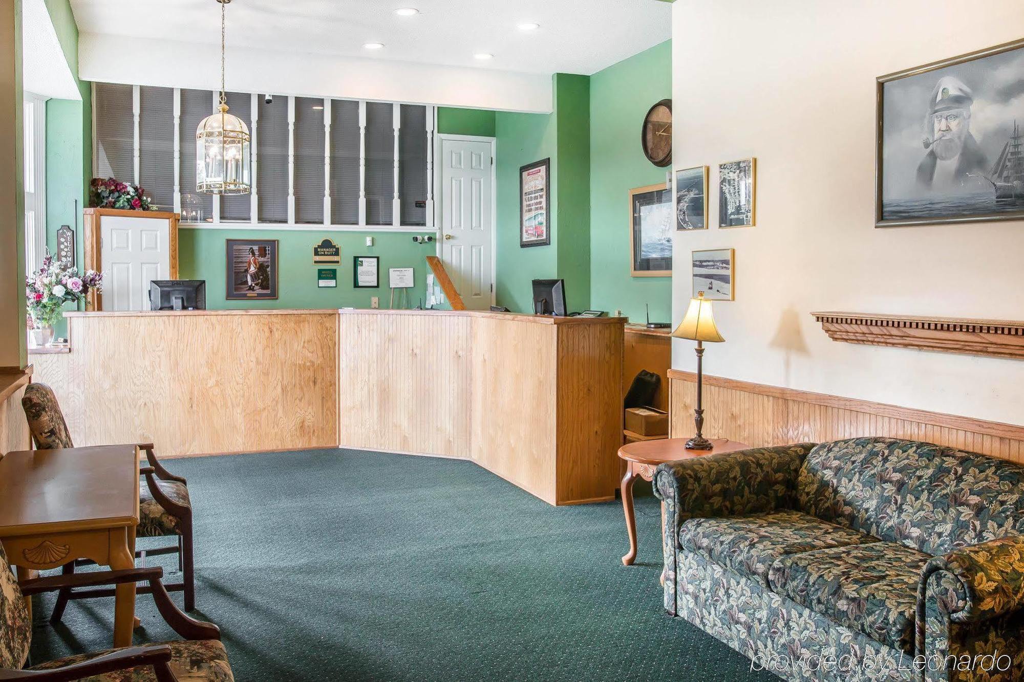 Quality Inn & Suites Mackinaw City Beachfront מראה חיצוני תמונה